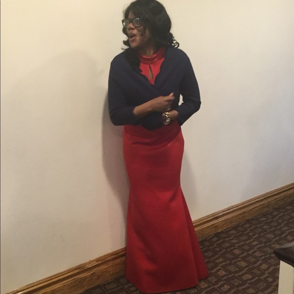 Red dress - Picture 5 of 5